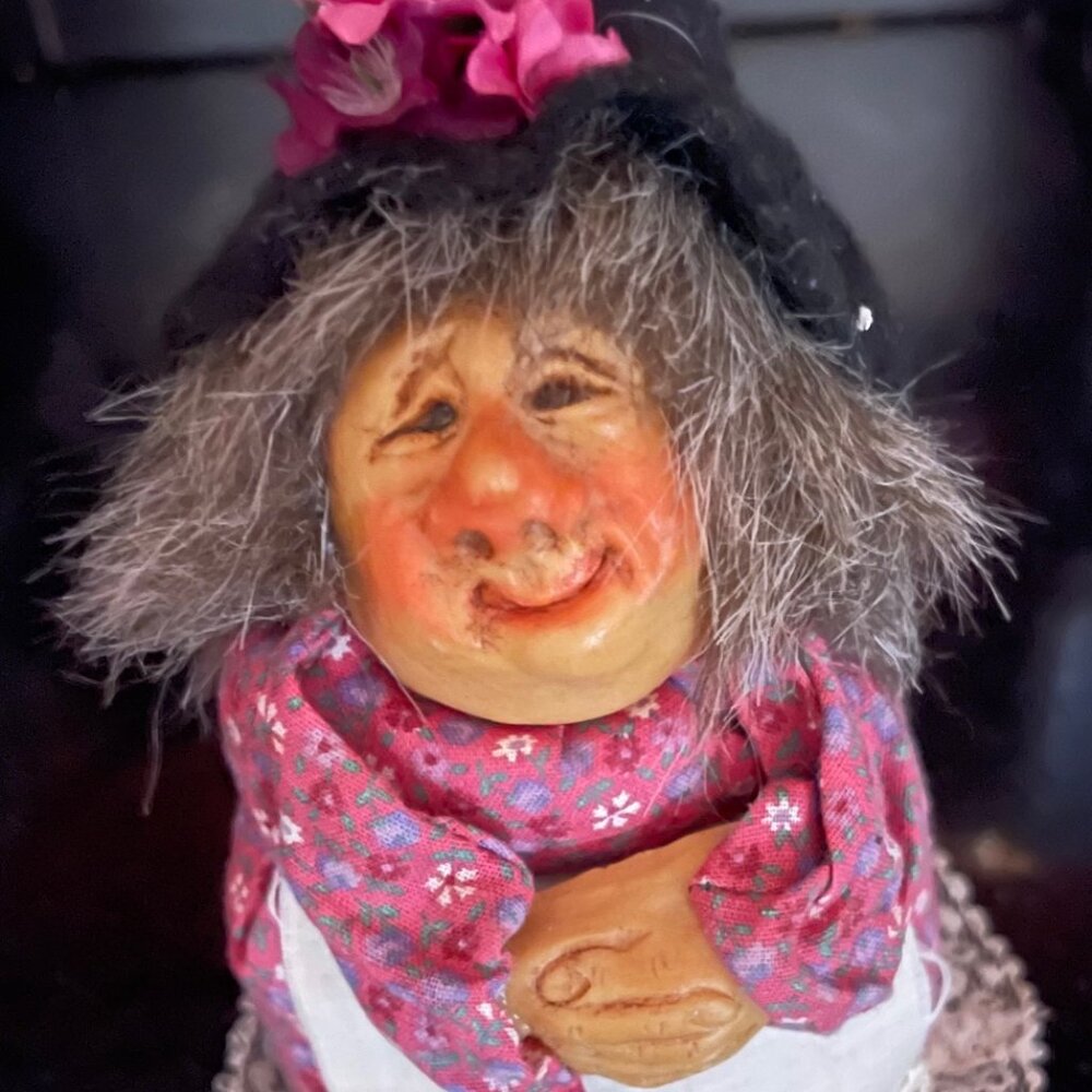 1988 Gnarlie Old Woman Doll by Sandy Dale - Picture 4 of 4